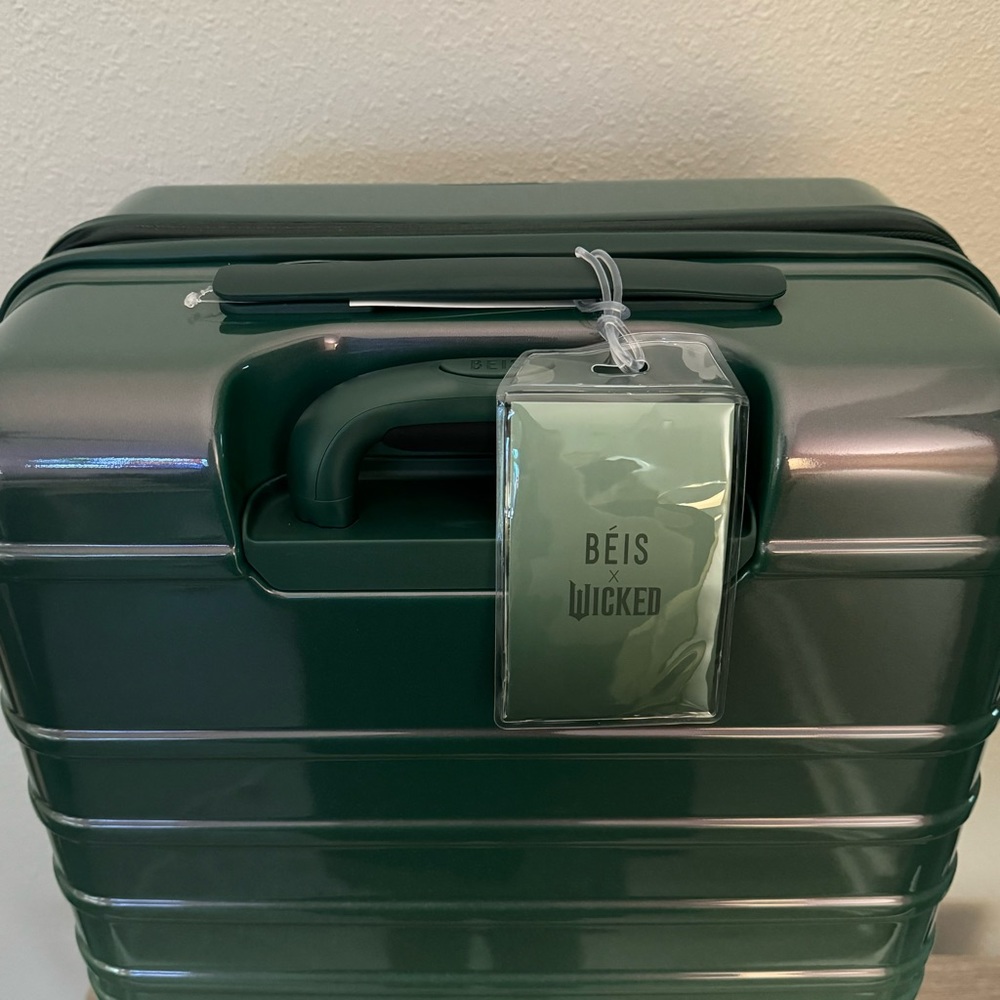 Wicked Carry-On Roller in Wicked Green nwt - Picture 4 of 4